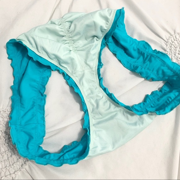 💙 (Accepting Offers!) • VS Ruffle Scrunch-booty Swim Bottoms - Picture 4 of 5